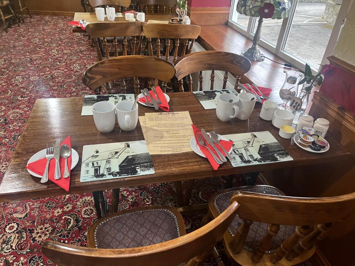 The Flask Inn Робин Худ'с Бей Екстериор снимка